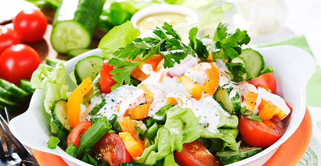 Knackige Salate inlusive einem Dressing!